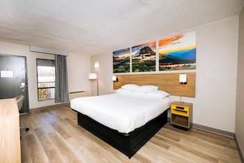 Room, 1 Double Bed, Smoking (Modern)