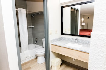 Room, 1 Double Bed, Smoking (Modern)