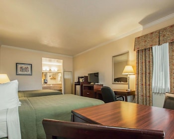 Standard Room, 2 Queen Beds, Non Smoking