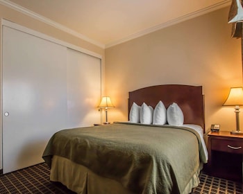 Standard Room, 1 Queen Bed, Non Smoking