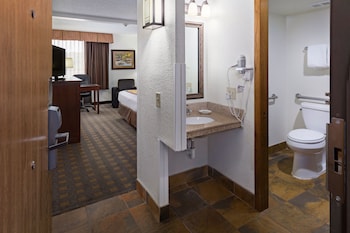 Room, 2 Queen Beds, Accessible (Classic Double-Queen, ADA)