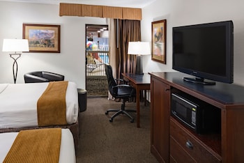 Deluxe Room, 2 Queen Beds, Poolside (Deluxe Double-Queen, Poolside)