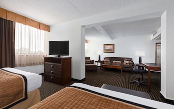 Suite, 1 Twin Bed (Executive Double-Queen, Alcove Suite)