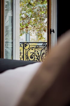Panoramic Room