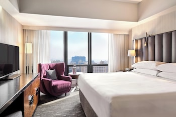 Deluxe Room, 1 King Bed, City View