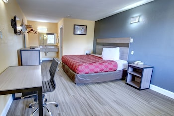 Suite, 1 King Bed, Accessible, Smoking