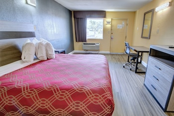 Standard Room, 1 King Bed, Smoking