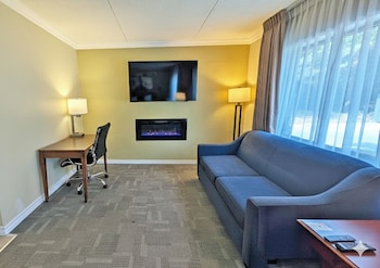 Second Floor, Suite, 1 King Bed, Non Smoking (Not Pet Friendly)
