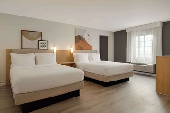 Room, 2 Queen Beds, Accessible (Mobility & Hearing, Roll-in Shower)