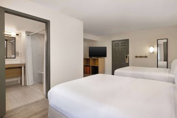 Room, 2 Queen Beds, Accessible (Mobility & Hearing, Roll-in Shower)