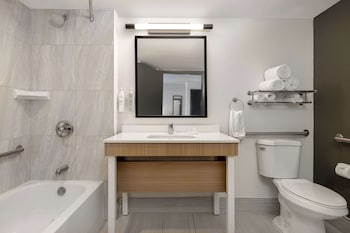 Room, 1 King Bed, Accessible, Bathtub (Mobility, Hearing)