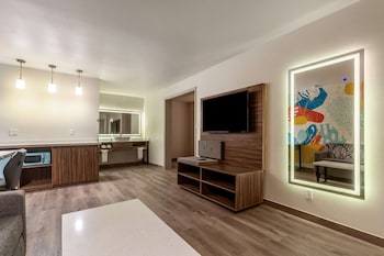 Suite, 1 King Bed, Non Smoking