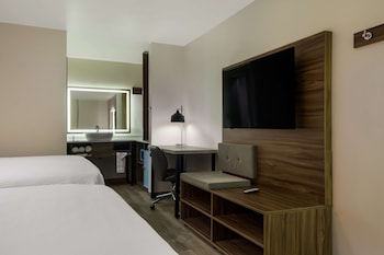 Suite, 2 Queen Beds, Non Smoking