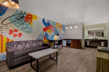 Suite, 1 King Bed, Non Smoking