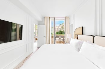 Classic Room, 1 King Bed, Garden View