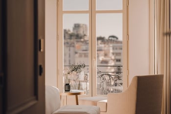 Premium Room, 1 King Bed, City View