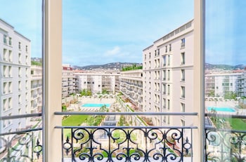 Premium Room, 1 King Bed, Garden View