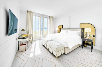 Premium Room, 1 King Bed, Balcony, Sea View