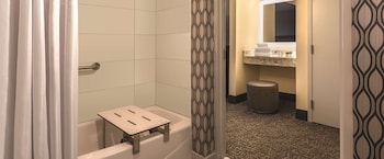 Room, 2 Queen Beds, Accessible, Bathtub (Mobility & Hearing)