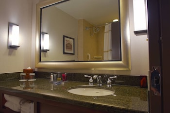 Room, 2 Queen Beds (Mobility/Hearing Accessible, Tub)