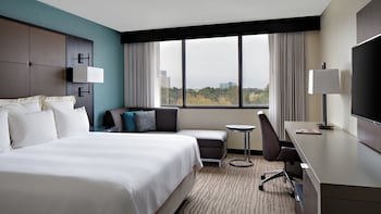 Room, 1 King Bed (Mobility/Hearing Access, Roll-in Shwr)
