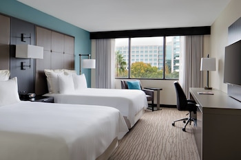 Room, 2 Queen Beds (Mobility/Hearing Accessible, Tub)