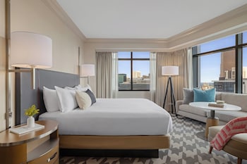 Premier Room, 1 King Bed, Corner (Executive, Centennial Olympic Park Vw)