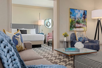 Suite (Georgia Aquarium, 1 Kng Bd & Sofa Bd)