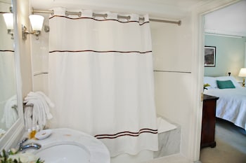 Historic Main Inn, 1 Queen, No Pets