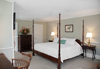 Historic Main Inn, 1 King, No Pets
