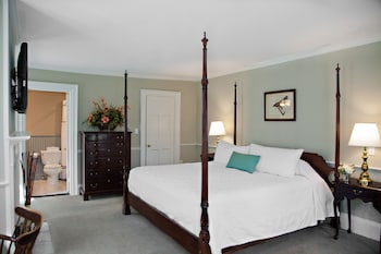 Historic Main Inn, 1 King, No Pets