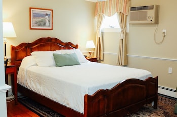 Historic Main Inn, 1 Queen, No Pets
