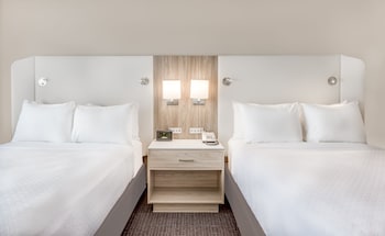 Standard Room, 2 Double Beds, Accessible (Accessible Tub)