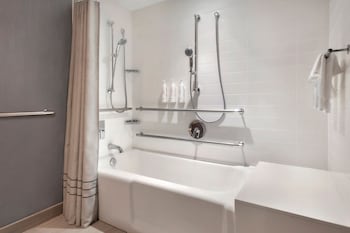 Room, 2 Queen Beds (Mobility Accessible, Tub)