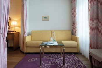 Junior Twin Room, Balcony, Lake View
