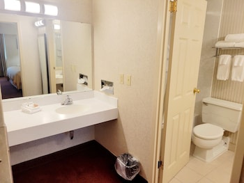 2 Room King Suite Non-Smoking, No Pets