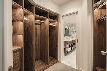 Signature Suite