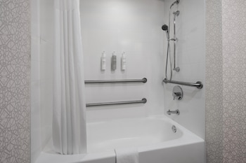 Room, 1 Queen Bed, Accessible, Non Smoking (Hearing. Bathtub)