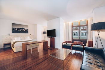 Family Room (2 Adults & 1 Child)