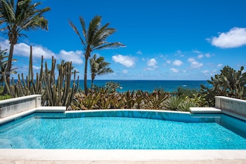 2 Bed Ocean View Suite with 28ft Pool