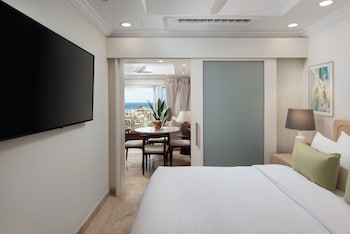 Junior Studio Suite, Partial Ocean View
