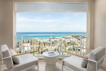 Luxury Room, 1 King Bed, Partial Ocean View