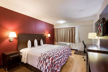 Standard Room, 1 King Bed, Accessible (Smoke Free)