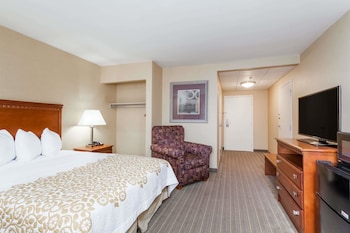 Standard Room, 1 Queen Bed, Accessible
