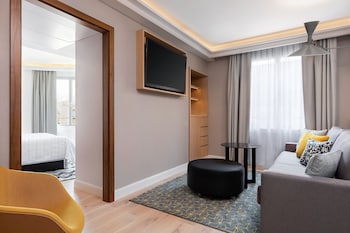 Suite, 1 King Bed (Prestige)