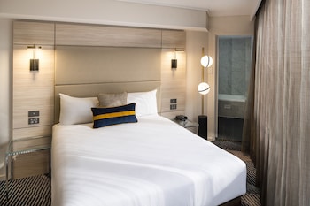 Standard Room, 1 Queen Bed