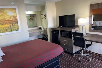 Standard Room, 1 Queen Bed