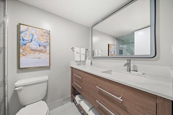 Room, 1 King Bed, Accessible (Hearing)