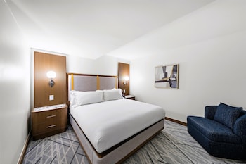 Suite, 1 King Bed, Patio, Poolside