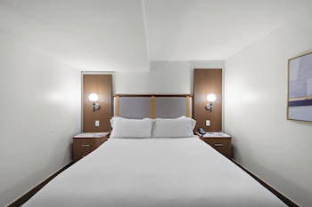 Suite, 1 King Bed, Patio, Poolside